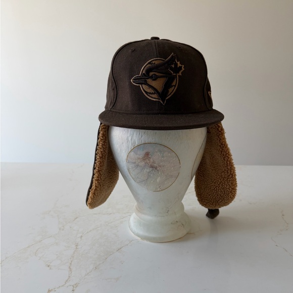 Toronto Blue Jays trapper hat with sherpa lining - Picture 3 of 14